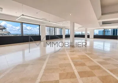 Bureaux aménagés 750 m² divisibles — Plateau