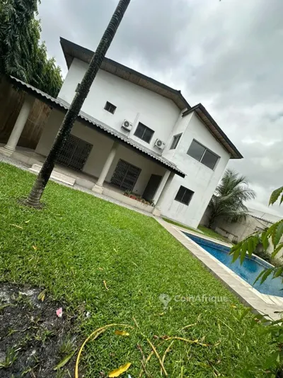 Villa 6 pièces avec piscine et jardin — Cocody Riviera Golf