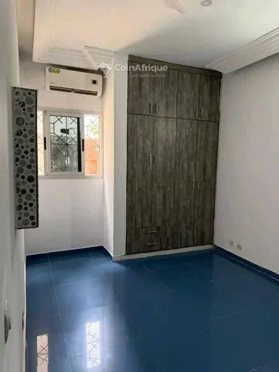 Appartement 2-3 pièces standing — Cocody 2 Plateaux Aghien