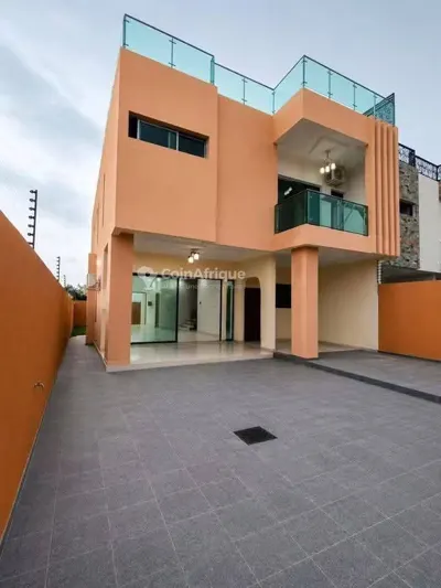 Villa duplex 6 pièces haut standing avec vue lagunaire — Bingerville Anan Gbontchui