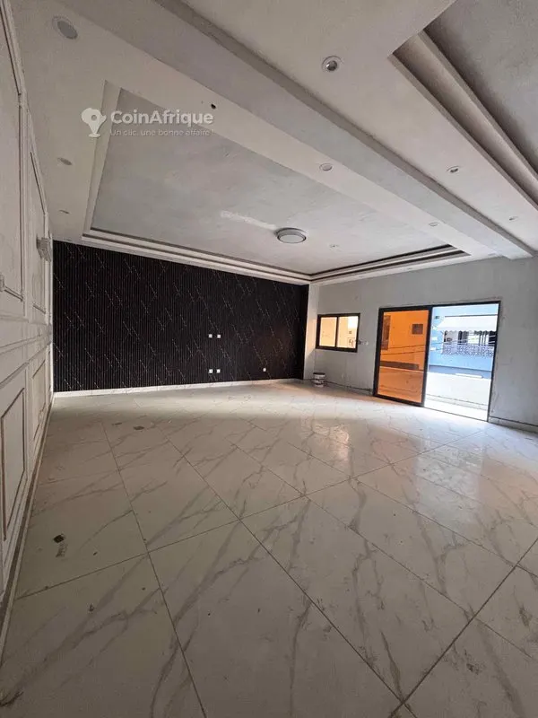 Appartement 4 pièces neuf — Angré CHU Résidentiel