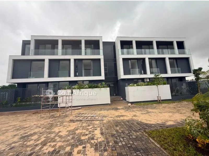 Appartement duplex 4 pièces haut standing avec vue lagunaire — Cocody Riviera Abatta
