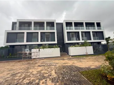 Appartement duplex 4 pièces haut standing avec vue lagunaire — Cocody Riviera Abatta