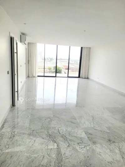 Appartement 4 pièces avec balcon vue ville — Marcory Zone 4