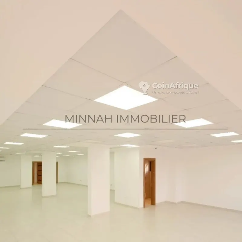 Bureau open space 230 m² — Riviera Bonoumin