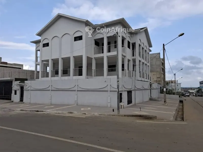 Villa duplex 13 pièces avec dépendance — Riviera 4 M'badon