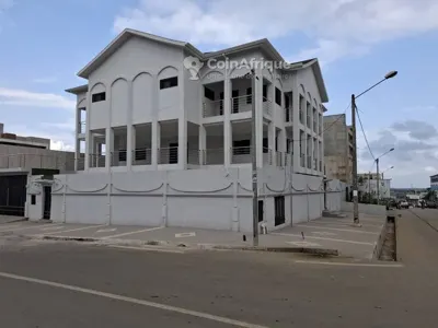 Villa duplex 13 pièces avec dépendance — Riviera 4 M'badon