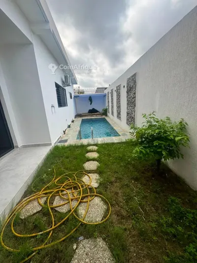 Villa duplex 6 pièces avec piscine — Riviera Ciad