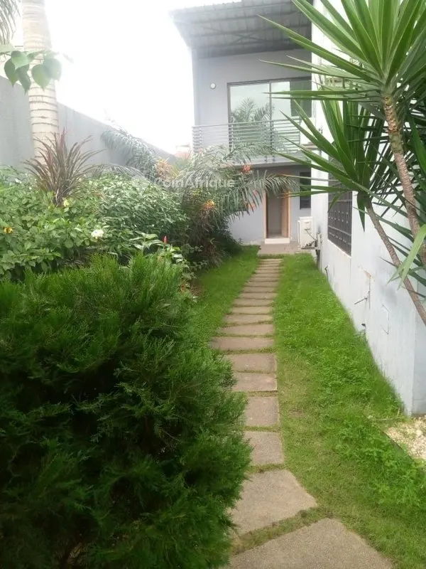 Villa duplex 5 pièces avec dépendances — Riviera