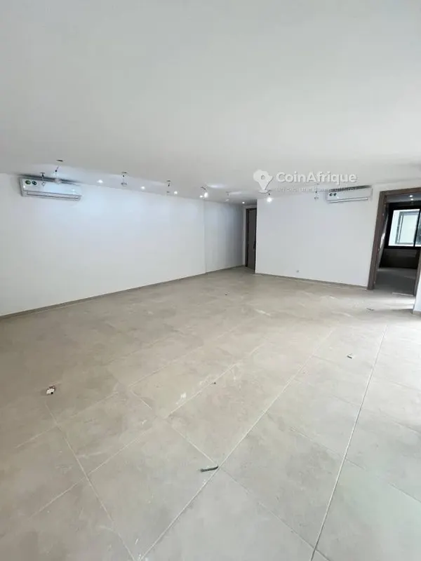 Appartement 3 pièces haut standing — Cocody 2 Plateaux