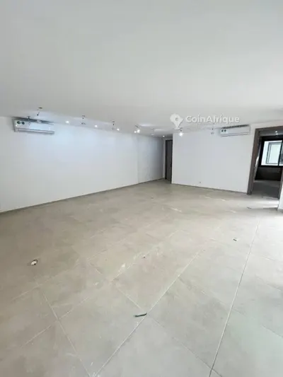 Appartement 3 pièces haut standing — Cocody 2 Plateaux