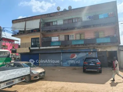 Immeuble mixte 13 unités avec commerces — Yopougon