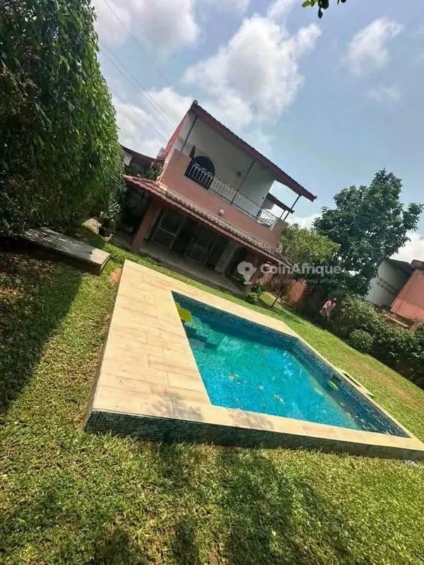 Villa duplex 6 pièces avec piscine — Cocody Riviera 3 Cap Nord
