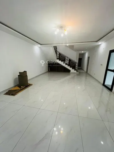 Villa duplex 7 pièces avec piscine — Angré Nouveau Chu
