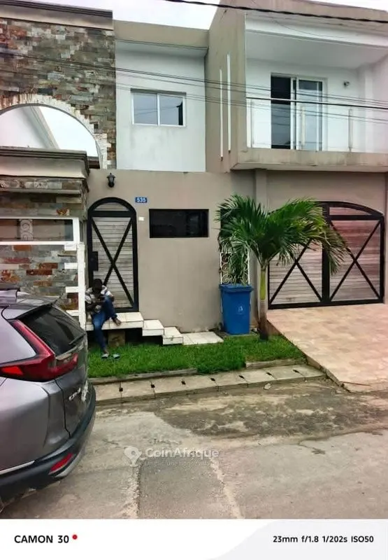 Duplex 4 pièces de bon standing — Cocody Angré