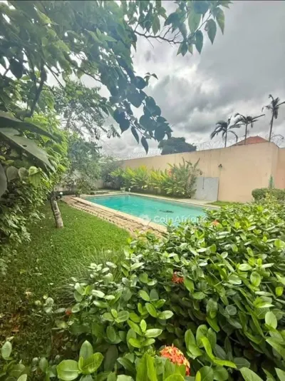 Villa basse 5 pièces avec piscine — Cocody 2 Plateaux Vallon