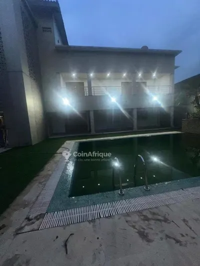 Villa duplex 12 pièces avec piscine — Cocody Riviera 3