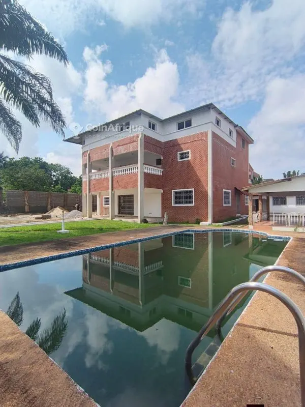 Villa duplex 13 pièces avec piscine — Riviera 3