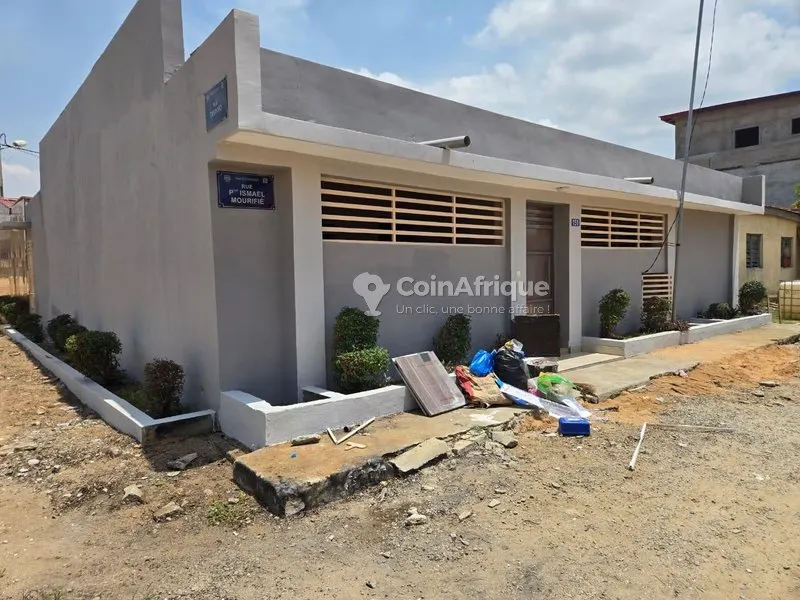 Villa basse 4 pièces — Bingerville Cité Lauriers 20