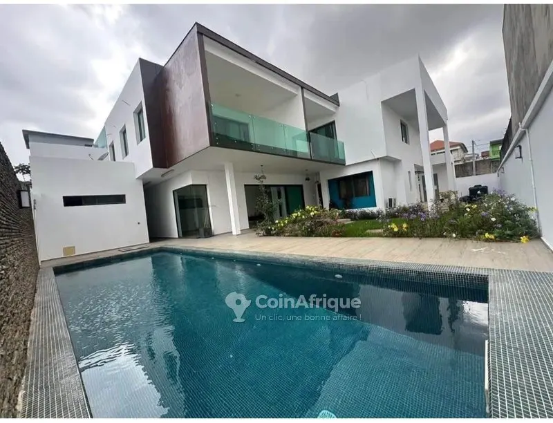 Villa duplex 5 pièces avec piscine — Riviera 4 World City