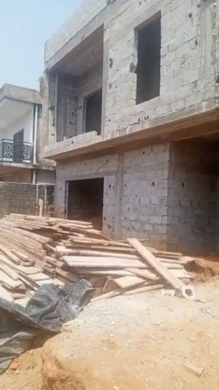 Villa duplex inachevé 5 pièces — Bingerville Akandjé