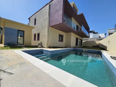 Villa duplex 7 pièces avec piscine — M'Bandon