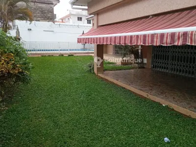 Villa basse 7 pièces avec piscine — Cocody Riviera 3 Hibiscus