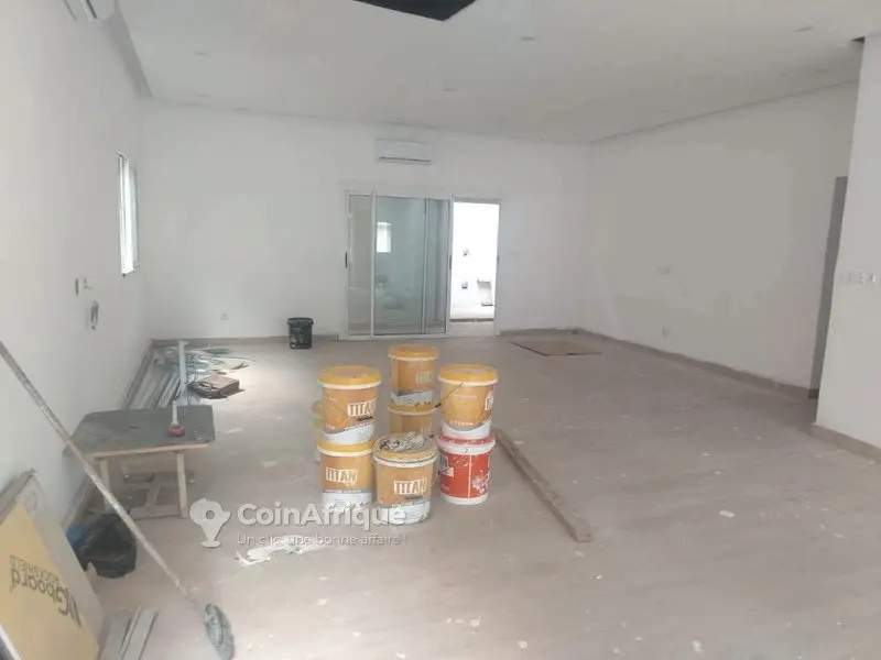 Villa basse 4 pièces avec piscine — Marcory Zone 4