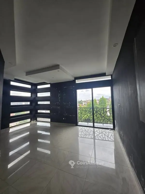Appartement 3 pièces de standing — Cocody Riviera Palméraie