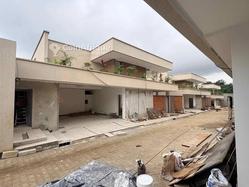 Villa duplex 6 pièces avec piscine — Cocody Riviera 3