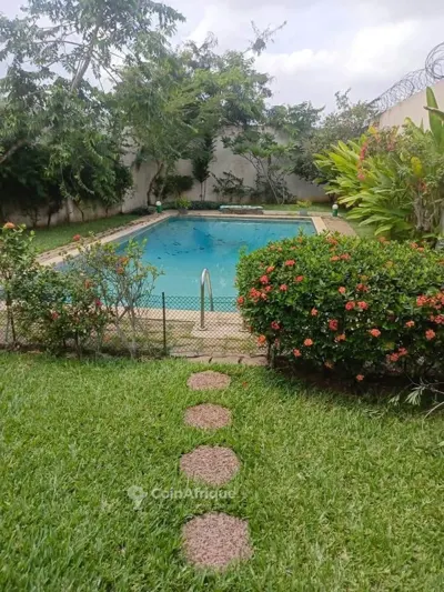 Villa basse 4 pièces avec piscine et garage — Vallon