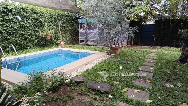Villa basse 4 pièces avec piscine — Marcory Zone 4