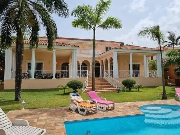 Villa duplex 7 pièces avec piscine — Cocody Riviera Golf
