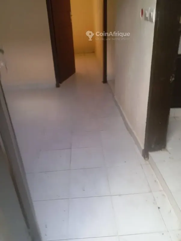 Maison basse 4 pièces en travaux avancés — Yopougon