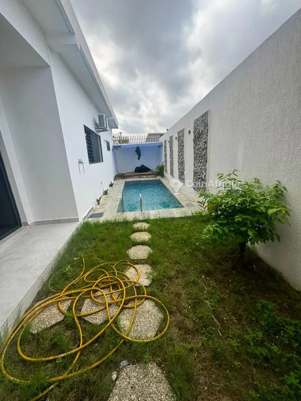 Villa duplex 6 pièces avec piscine — Riviera Ciad