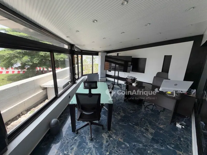 Location bureaux & commerces 150 - le plateau