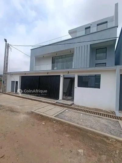 Villa duplex 7 pièces haut standing — Bingerville