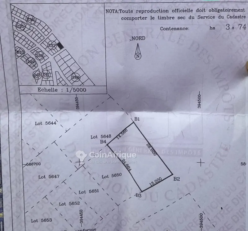 Terrain 374 m² en bordure de route — Koumassi Akromiabla