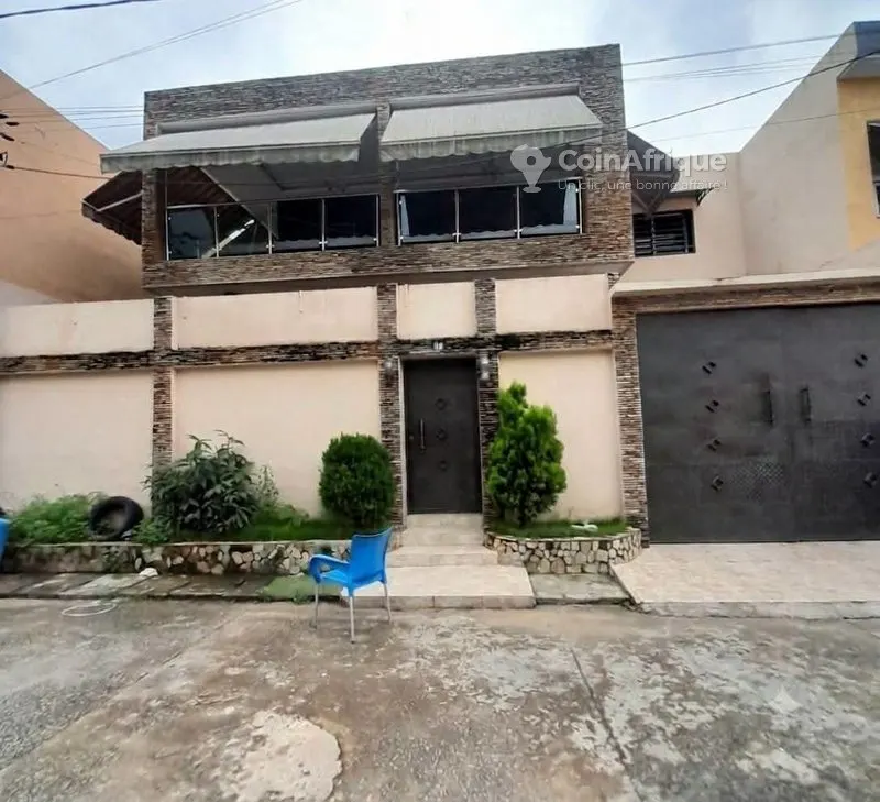 Villa duplex 8 pièces — Cocody Angré 8e tranche