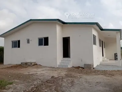 Villas 3-5 pièces moyen standing — Songon Adiapoté