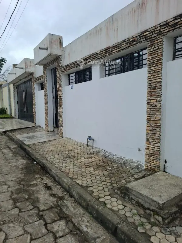 Villa basse 4 pièces — Feh Kessé Cité Colombe