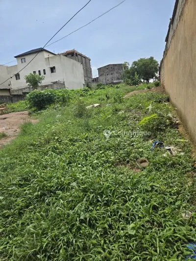 Terrain 686 m² clôturé — Cocody Angré Nouveau CHU