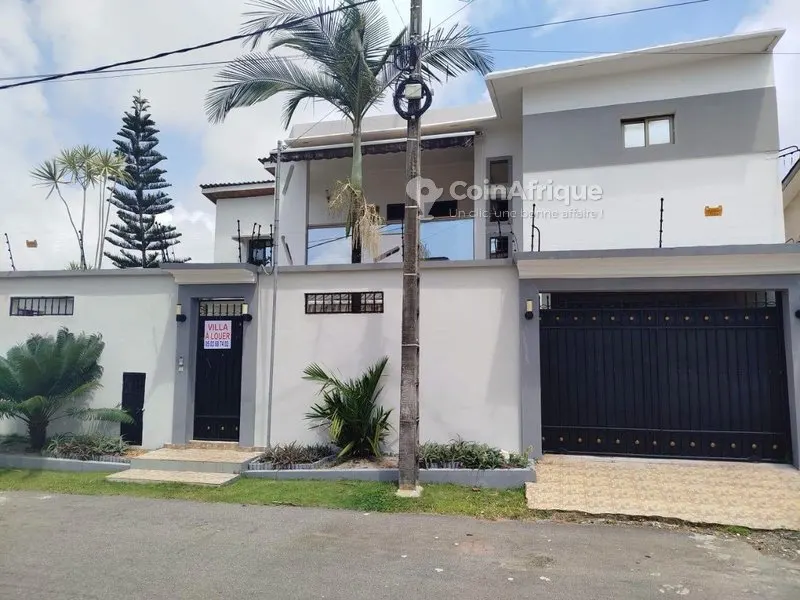 Villa duplex 7 pièces — Port-Bouet Cocoteraie