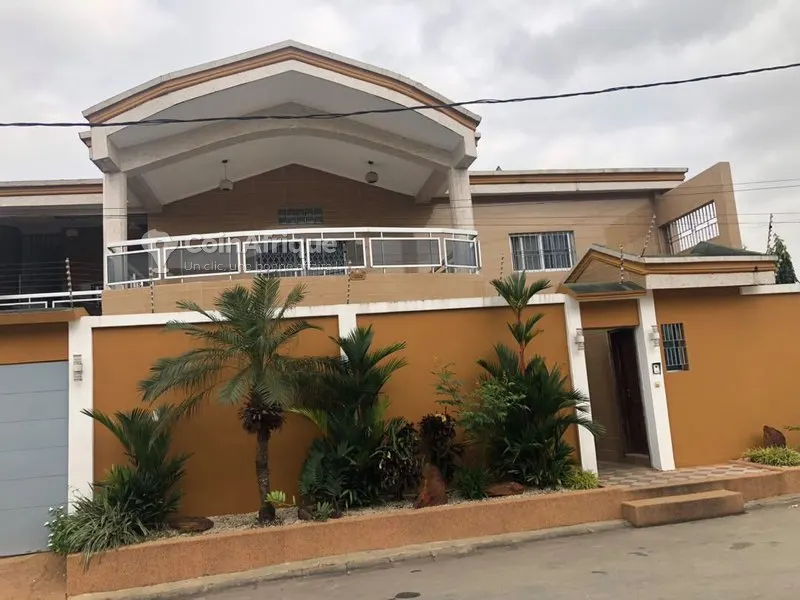 Villa duplex 10 pièces avec jardin et garage — Riviera M'badon
