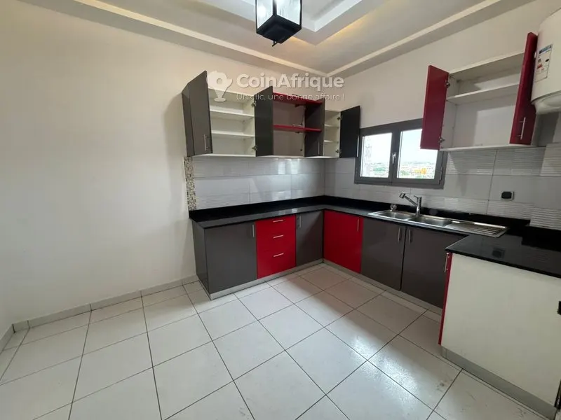 Appartement 3 pièces de standing — Cocody Riviera Bonoumin