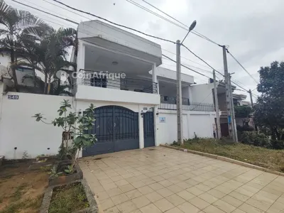 Villa triplex 7 pièces — Bonoumin